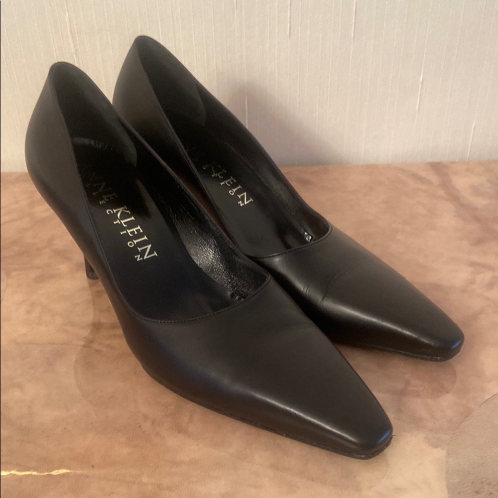 Anne Klein Classic Black Pumps